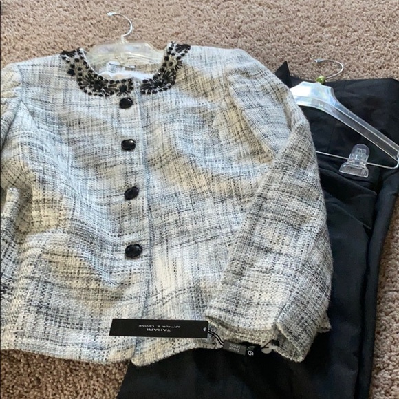 Tahari Jackets & Blazers - New with tags Tahari Suit size 6